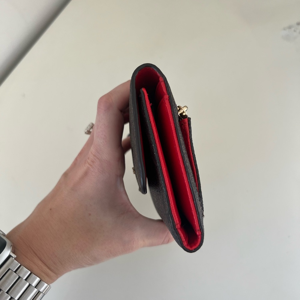 Michael Kors MK Wallet w red accent - Picture 3 of 6
